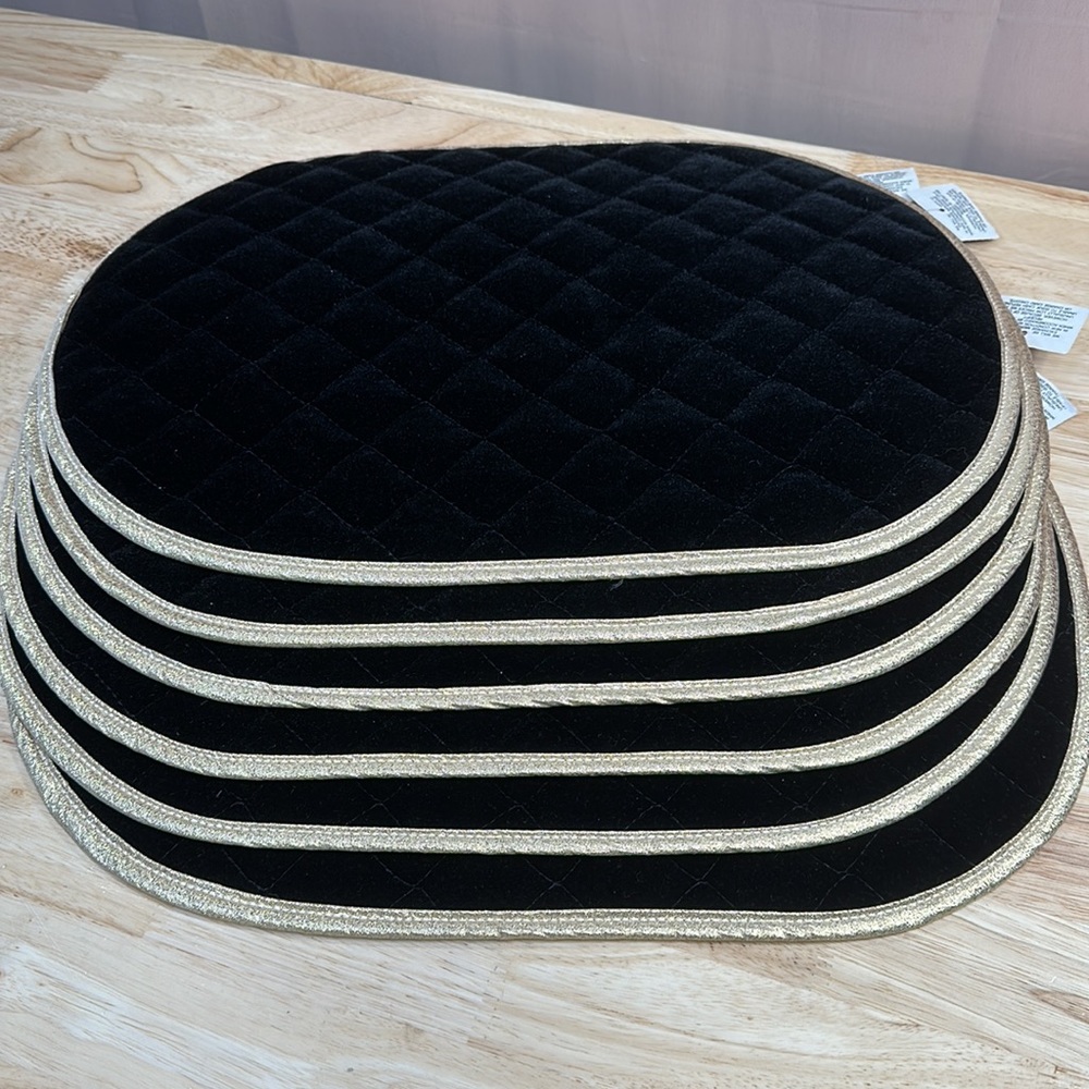 Holiday Velvet Quilted Oval Black Placemats-6 - Picture 7 of 8